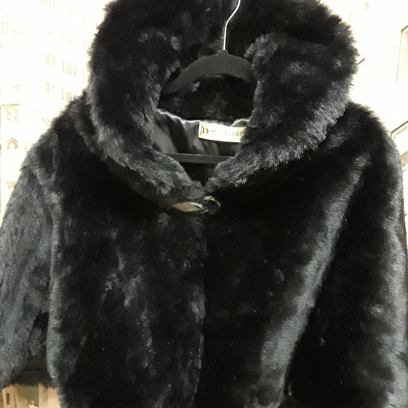 Vintage Black faux fur cape - Picture 5 of 5
